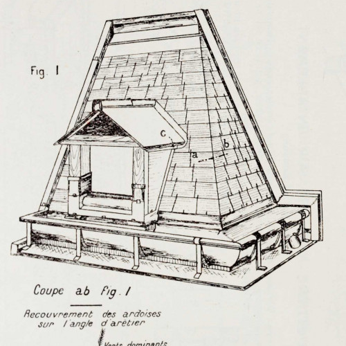 Couverture en ardoise avec lucarne et arêtier