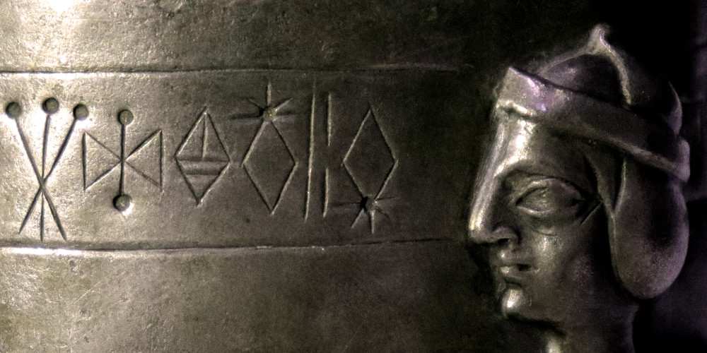 Inscription en élamite linéaire sur un vase en argent