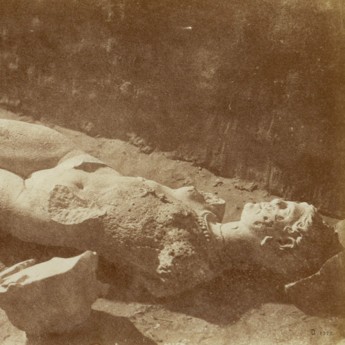 Statue couchée provenant d'un sérapéum grec