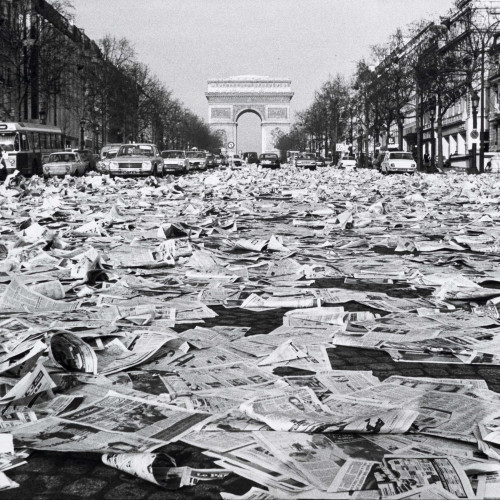 Action des ouvriers du Livre sur les Champs-Élysées lors du conflit du Parisien libéré