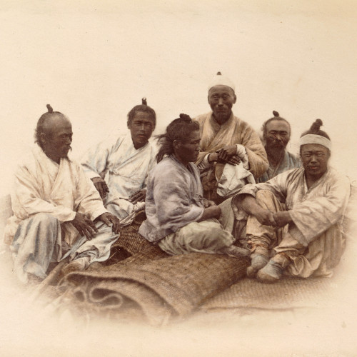 Corée : groupe de six personnages assis, en 1871