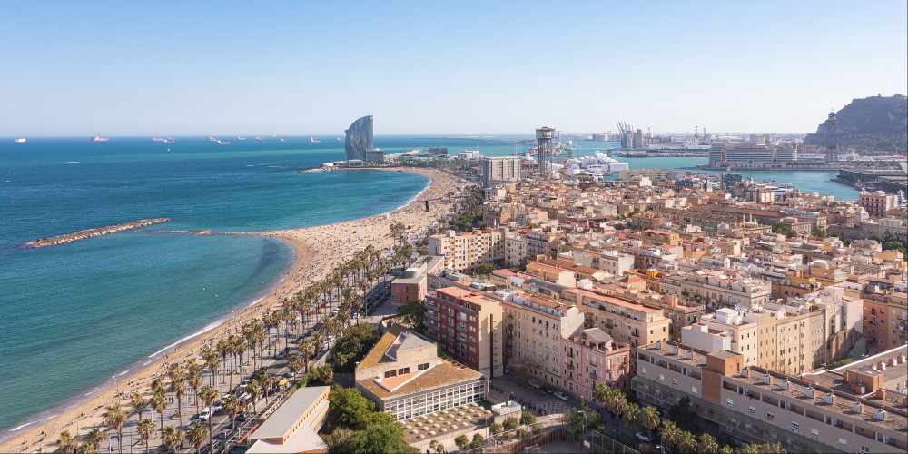 Vue aérienne de la plage de la Barceloneta