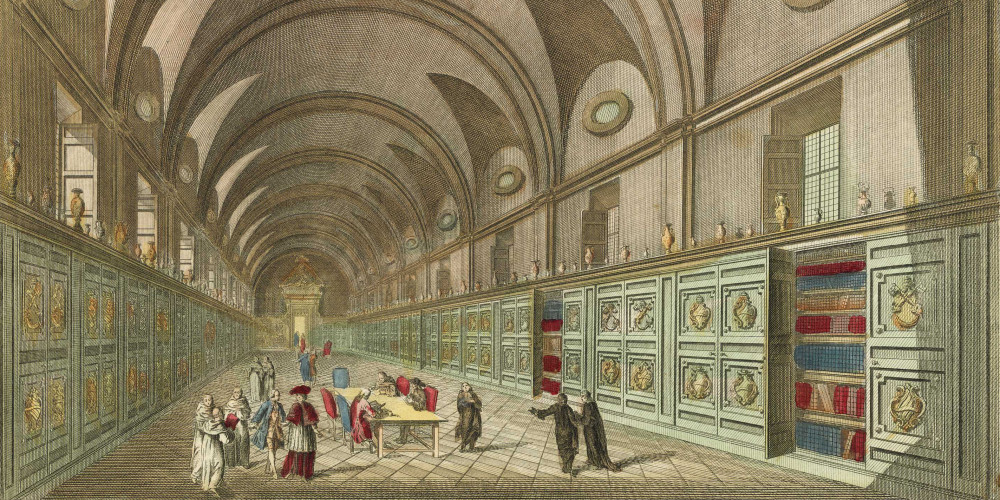 La Galerie nouvelle de la bibliothèque Vaticane à Rome avec les corniches ornées des vases étrusiens