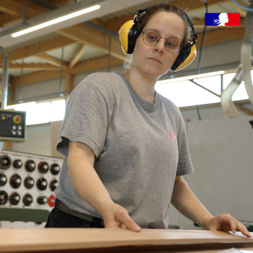 Une menuisière à l’œuvre