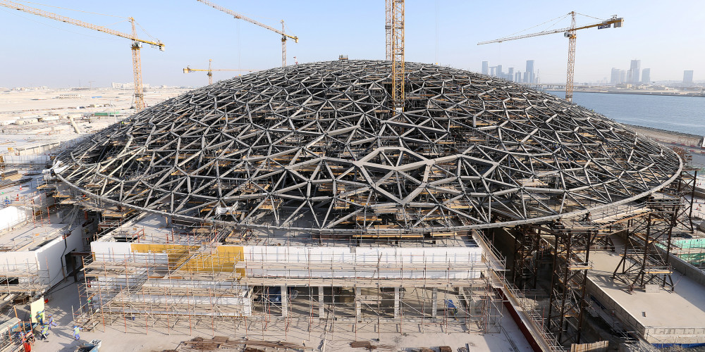 Le dôme du Louvre Abu Dhabi en construction