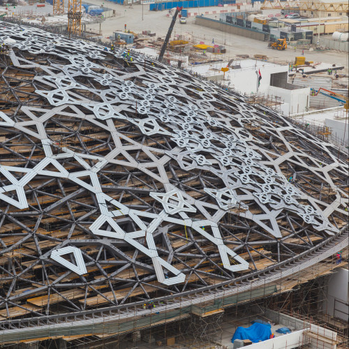 La structure du dôme du Louvre Abu Dhabi