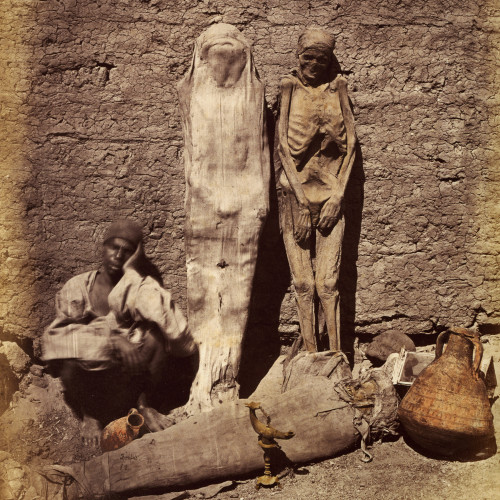Momies trouvées dans les tombeaux des rois à Thèbes