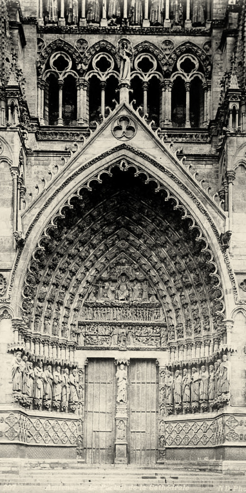 Façade principale de la cathédrale d’Amiens
 