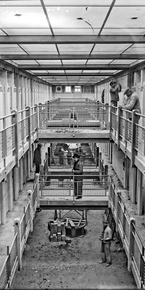 La construction des vestiaires de la piscine