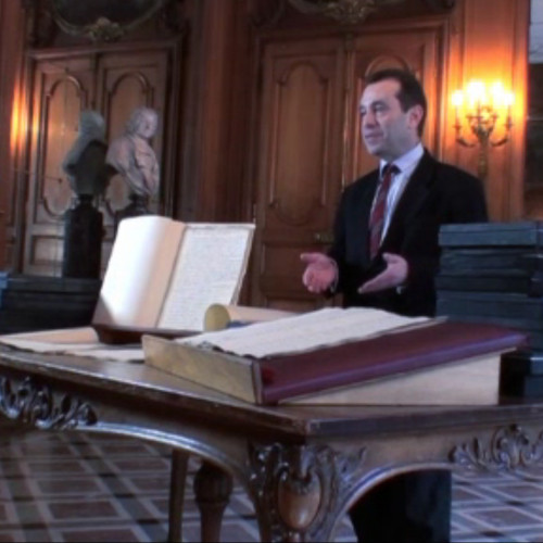 Bruno Racine, président de la BnF, présentant les manuscrits de Casanova après leur acquisition en février 2010
