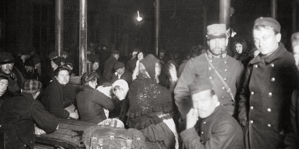 Réfugiés belges à la gare du Nord à Paris
