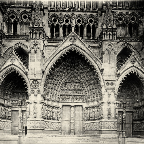 Façade principale de la cathédrale d’Amiens
 
