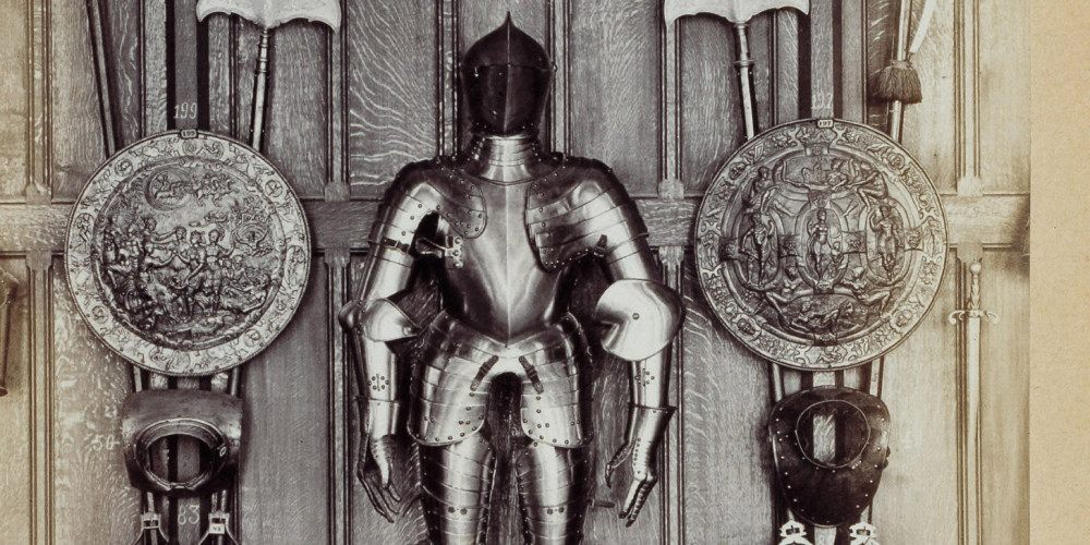 Planche XIII : Armure française de l’époque de Henri II et rondaches italiennes de la deuxième moitié du 16er siècle