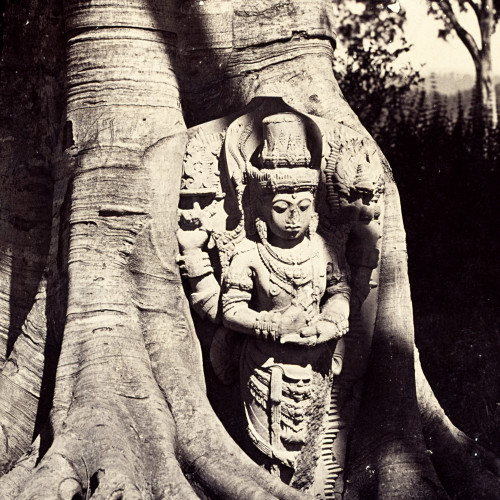 Stèle représentant Harihara, forme composite des dieux Vishnou et Shiva