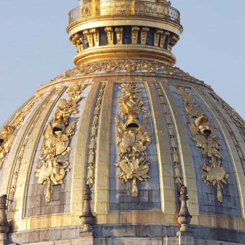 Une couverture de plomb, de zinc et d'or