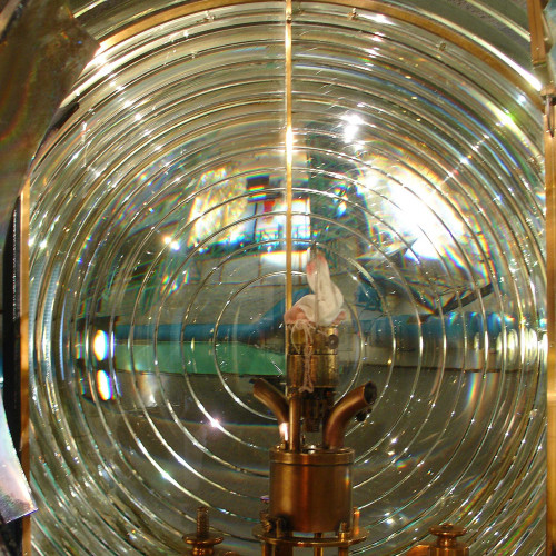 Premier appareil lenticulaire à feu tournant installé au phare de Cordouan par Augustin Fresnel en 1823