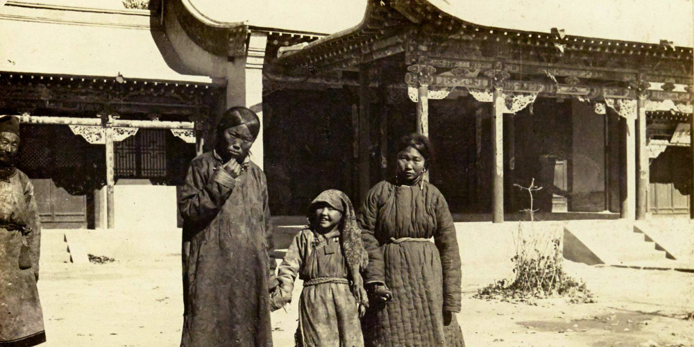 Jeunes filles mongoles à Kobdo