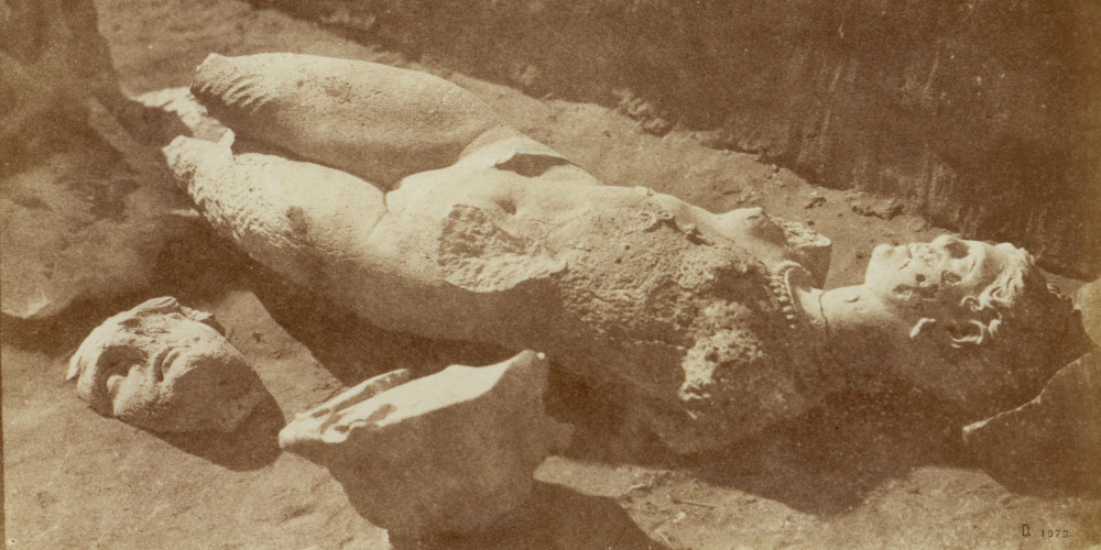 Statue couchée provenant d'un sérapéum grec