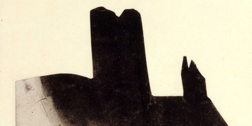 Silhouette d’un donjon et d’une tour