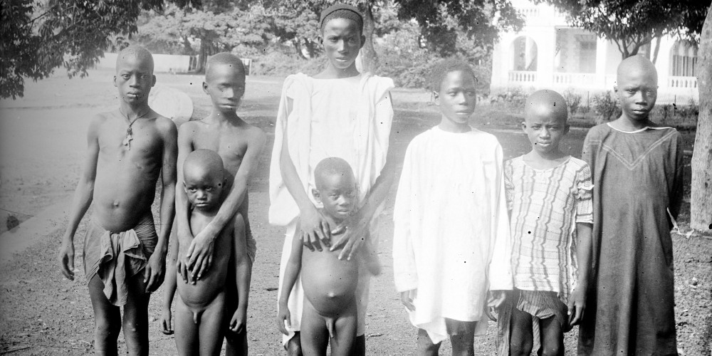Enfants dans les faubourgs de Conakry