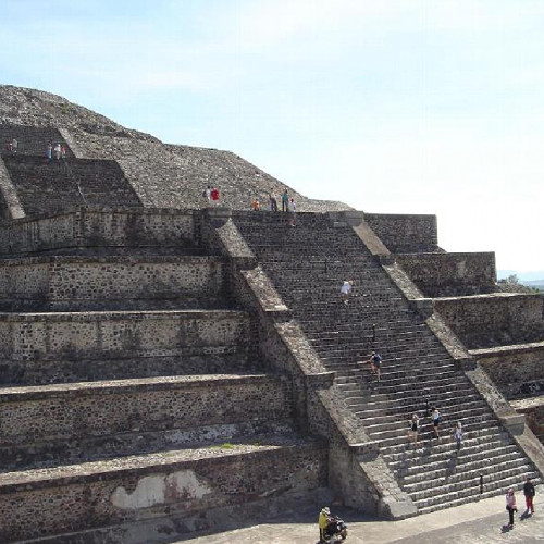 La pyramide de la Lune à Teotihuacan (Mexique)