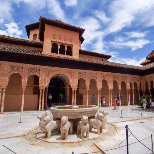 La cour des lions à l’Alhambra de Grenade