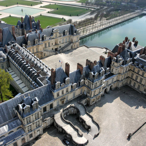 Vue aérienne du château de Fontainebleau