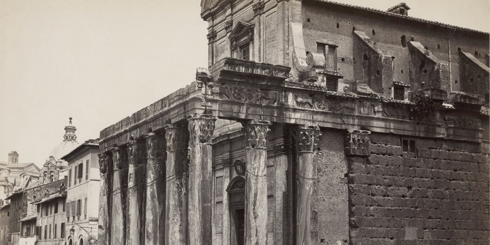 Temple d'Antonin et de Faustine sur le forum de Rome