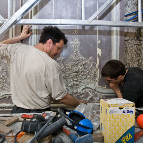 Travaux de restauration des lambris du Salon de Musique à l'Arsenal