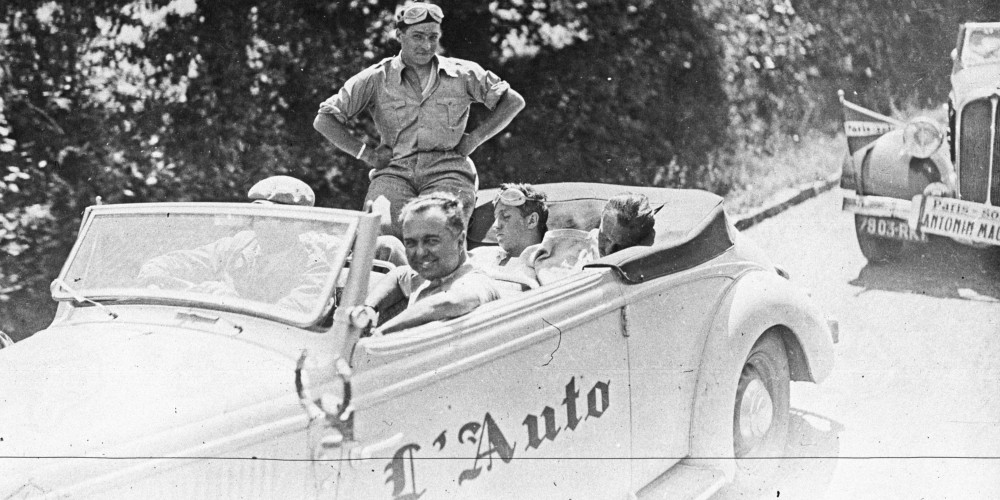 Voiture « L'Auto » sur le Tour de France cycliste de 1937