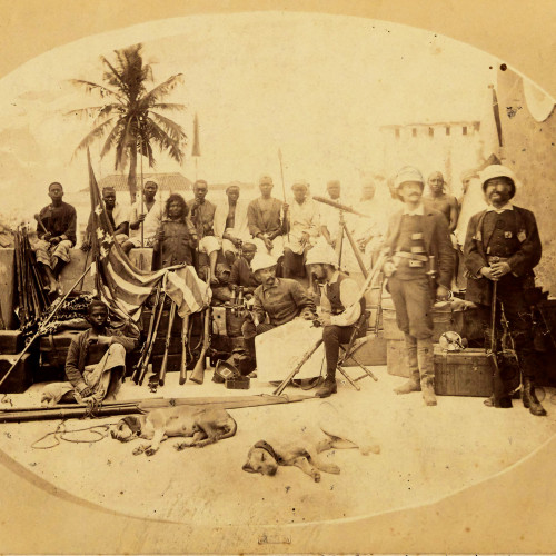 Henry Morton Stanley, Alexandre Alberto de Serpa Pinto, Roberto Ivens et Hermenegildo Brito Capello accompagnés des auxiliaires de leur expédition au Congo