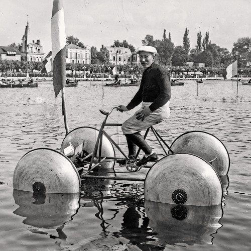 Concours de cycles nautiques sur le lac d’Enghien