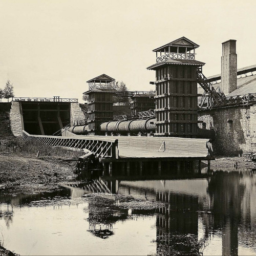 « Conduits d’eau, puits et écluses de l’usine Haute-Sysserte (Oural) »