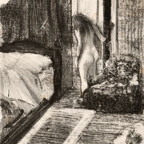 Femme nue à la porte de sa chambre
