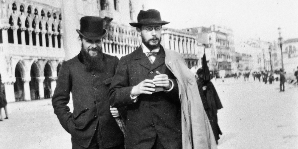 Bonnard portant son Kodak avec Ker-Xavier Roussel à Venise