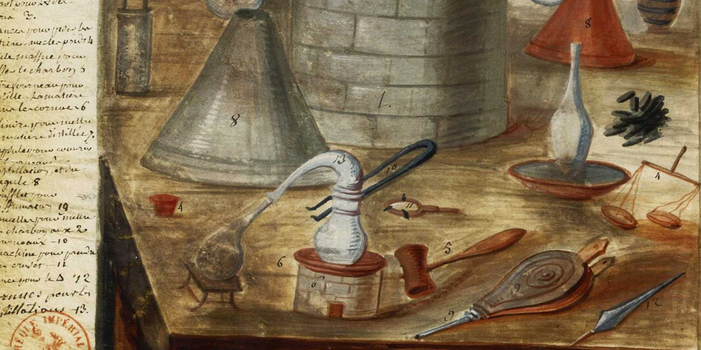 Alchimie : instruments de distillation, alambic, cornue, fourneau, soufflet…