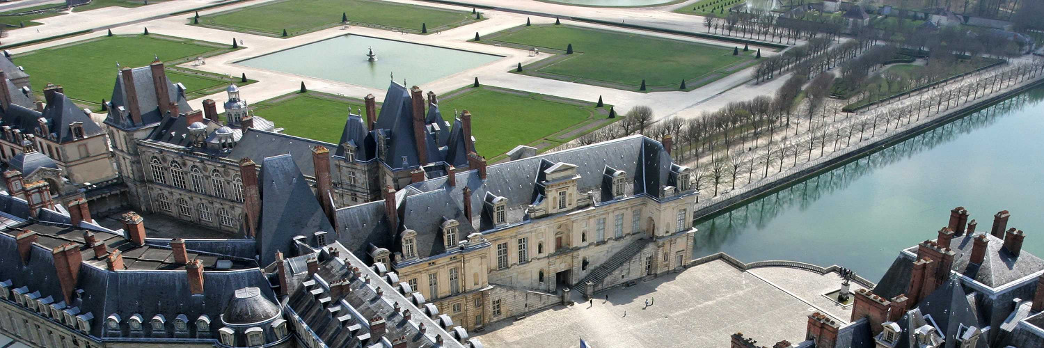 Vue aérienne du château de Fontainebleau