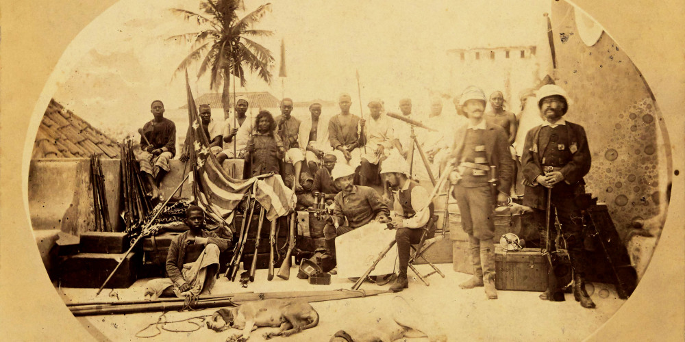 Henry Morton Stanley, Alexandre Alberto de Serpa Pinto, Roberto Ivens et Hermenegildo Brito Capello accompagnés des auxiliaires de leur expédition au Congo