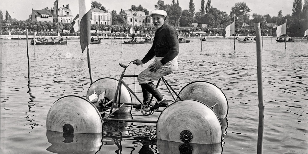 Concours de cycles nautiques sur le lac d’Enghien
