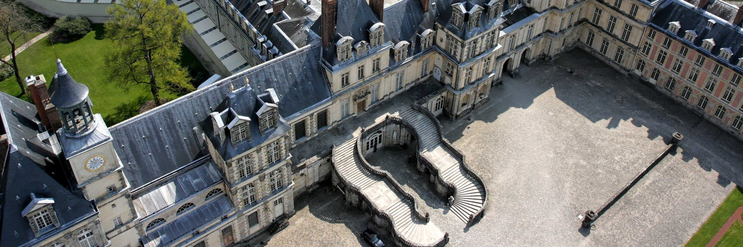 Vue aérienne du château de Fontainebleau
