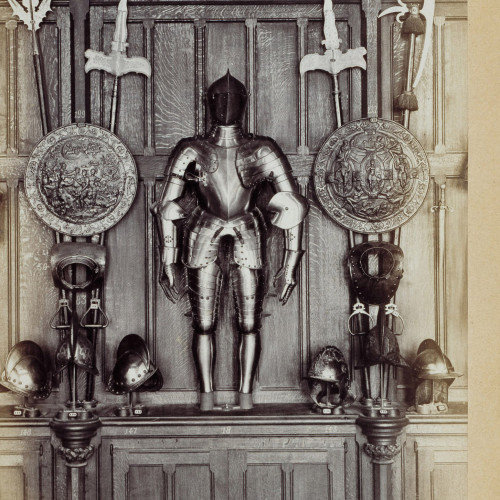 Planche XIII : Armure française de l’époque de Henri II et rondaches italiennes de la deuxième moitié du 16e siècle