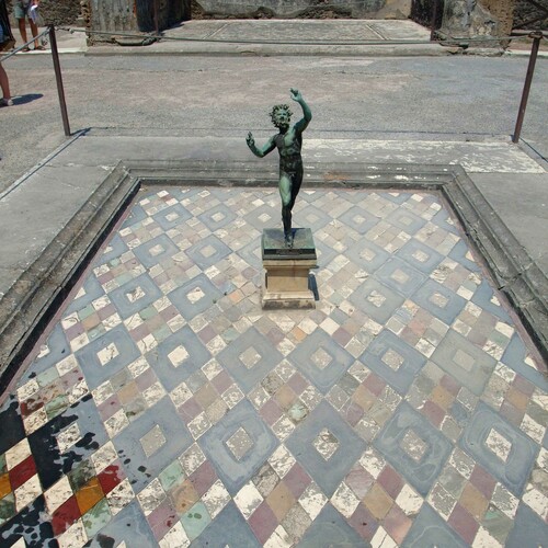 Le bassin ou impluvium de la maison du Faune à Pompéi