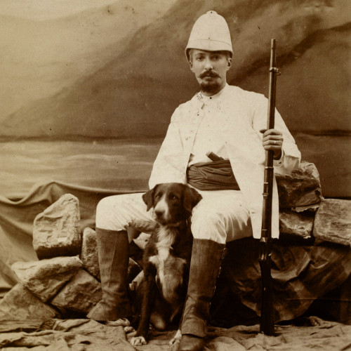 Léopold Janikowski avec un chien