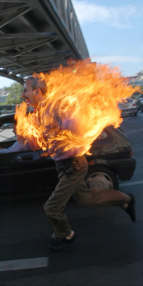 Un Iranien s'immole par le feu