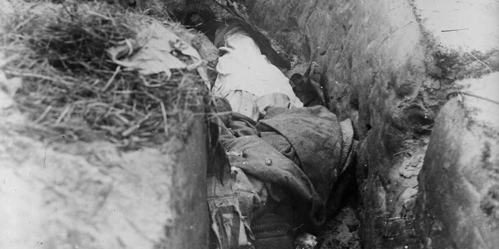 Tranchée remplie de cadavres autrichiens