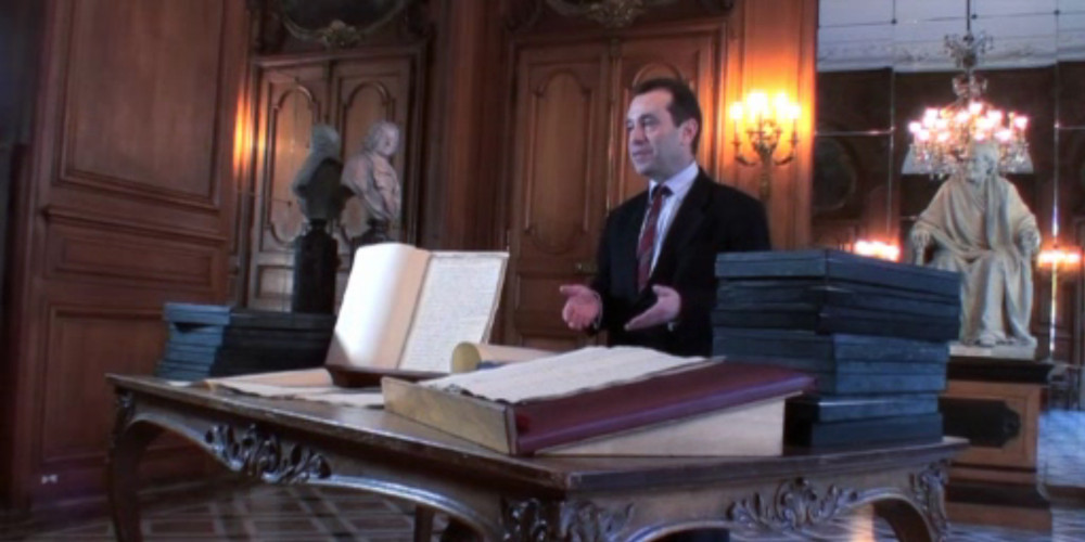 Bruno Racine, président de la BnF, présentant les manuscrits de Casanova après leur acquisition en février 2010