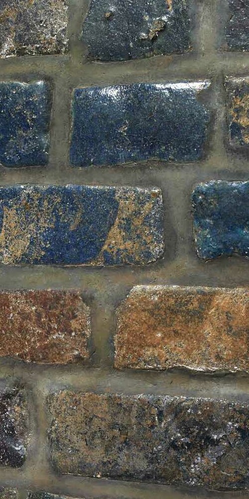Fragment de mur en briques vernissées provenant de la ziggurat d’Ur