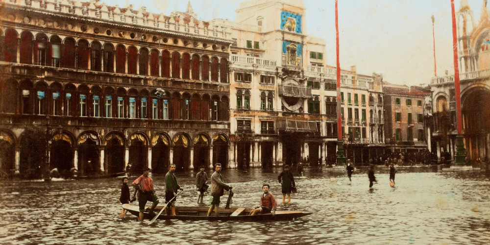 Venise : la place Saint-Marc inondée