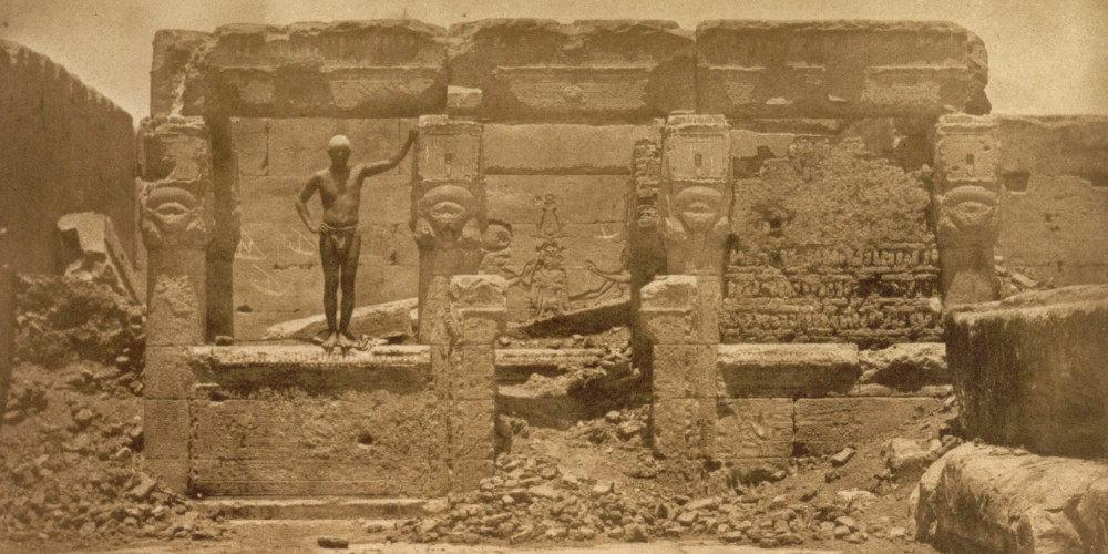 Hypèthre construit sur la terrasse du Grand temple de Dendérah