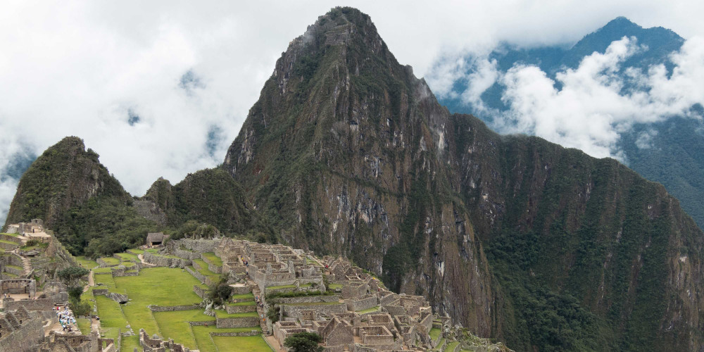 Vue générale de Machu Picchu avec le pic du Wayna Picchu à l’arrière plan